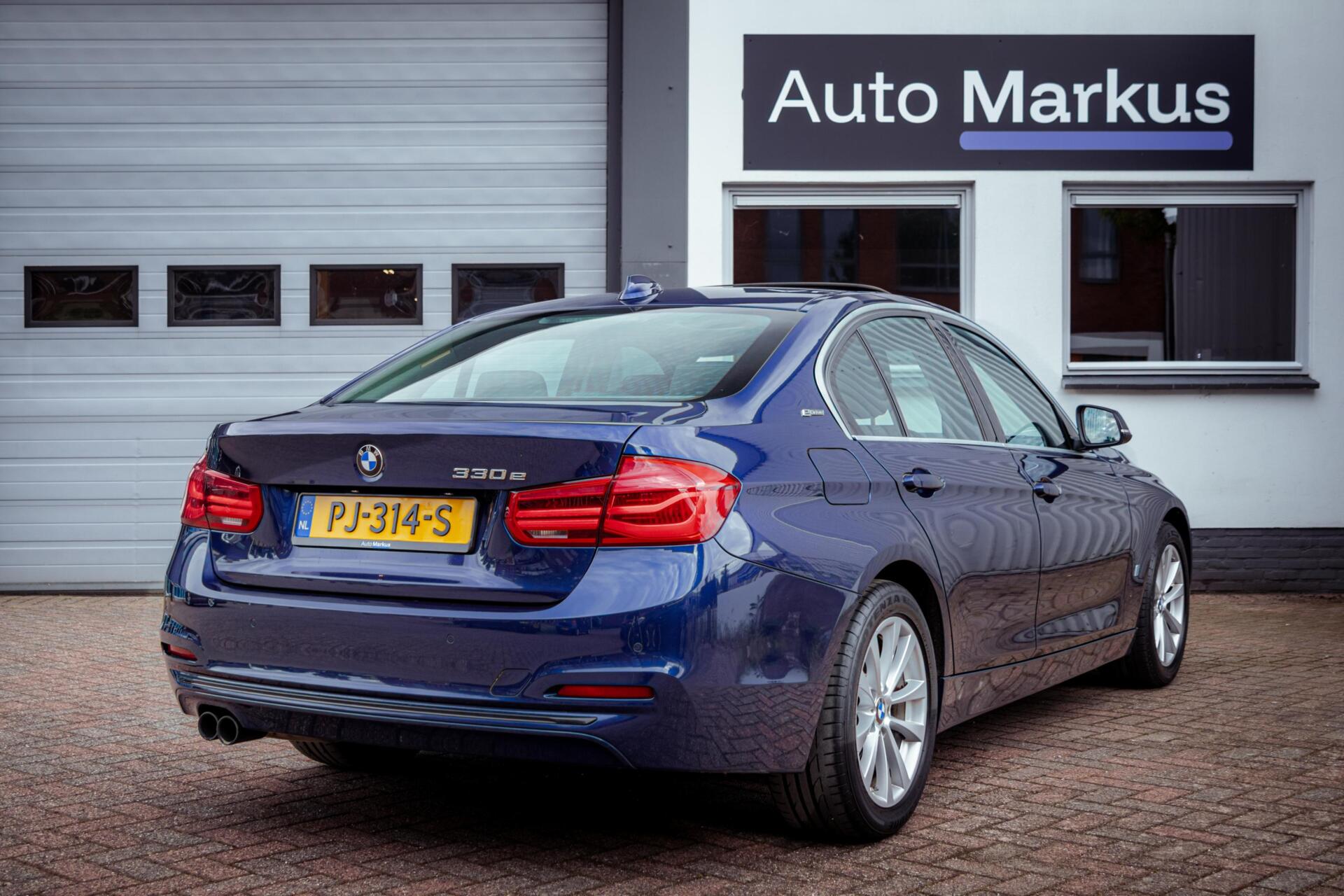 Foto van BMW 330e Iperformance