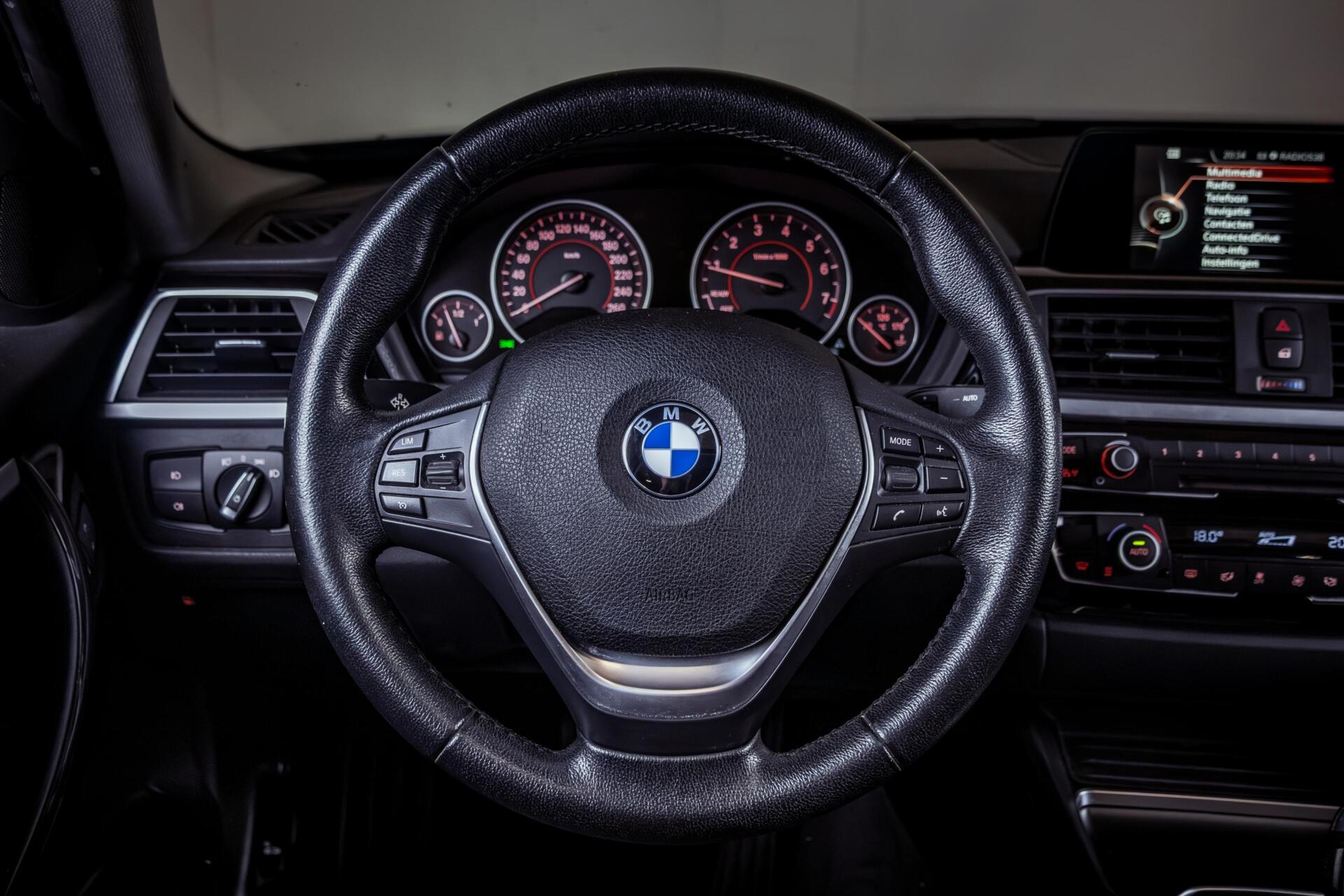 Foto van BMW 330e Iperformance