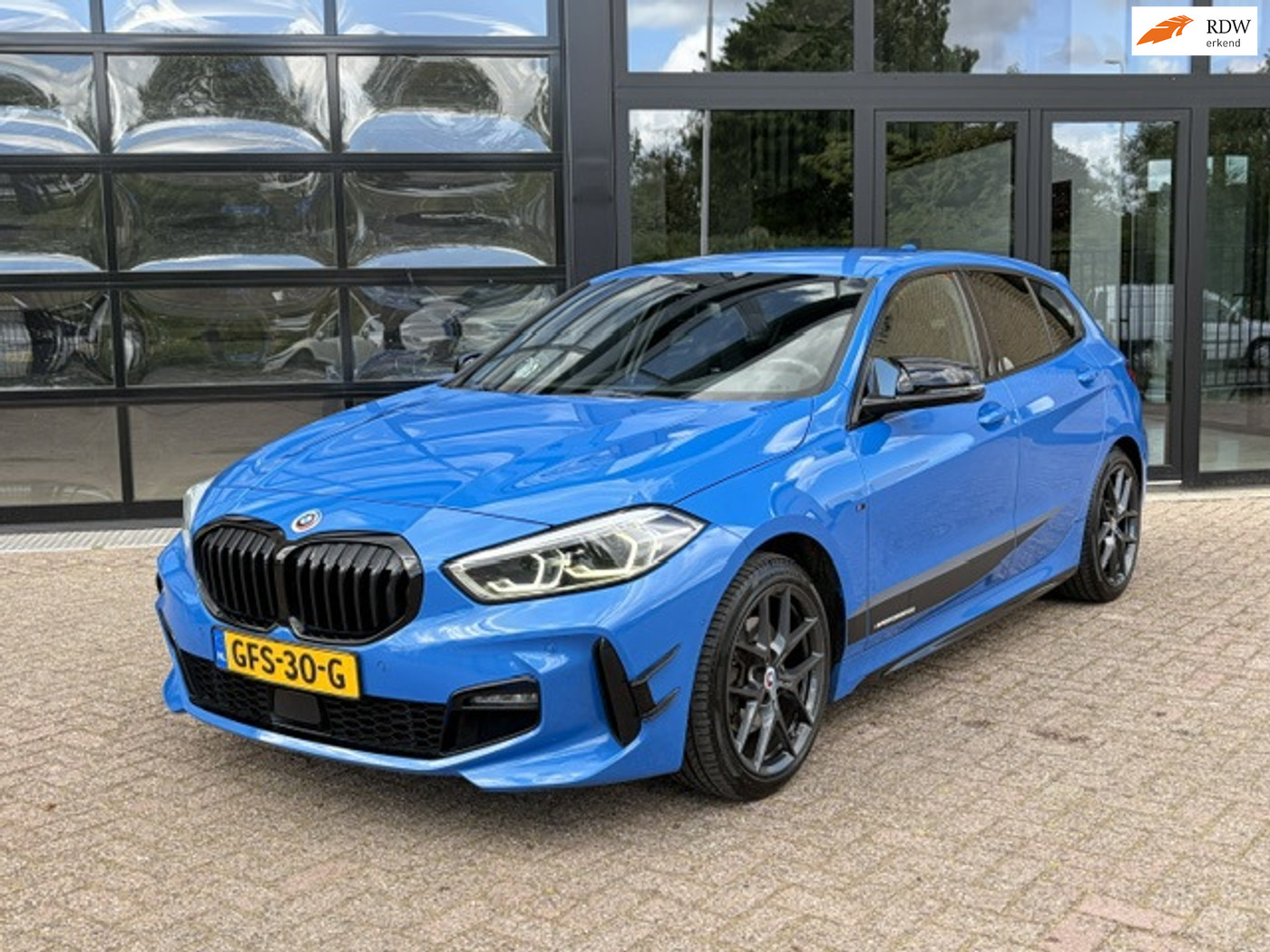 BMW 118i 118i High Executive M performance 2021 - voorkant