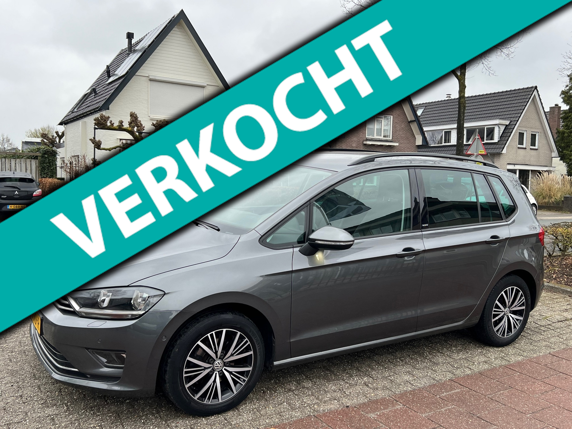 Volkswagen Golf Sportsvan 1.2 TSI Connected Series AUTOMAAT 2016 - voorkant
