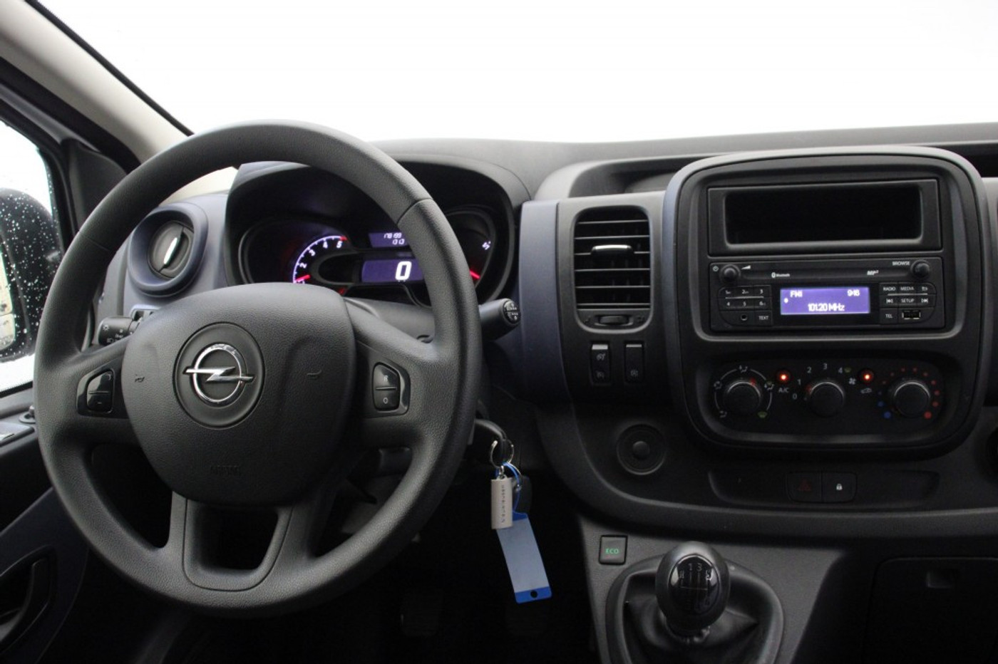 Foto van Opel Vivaro-b