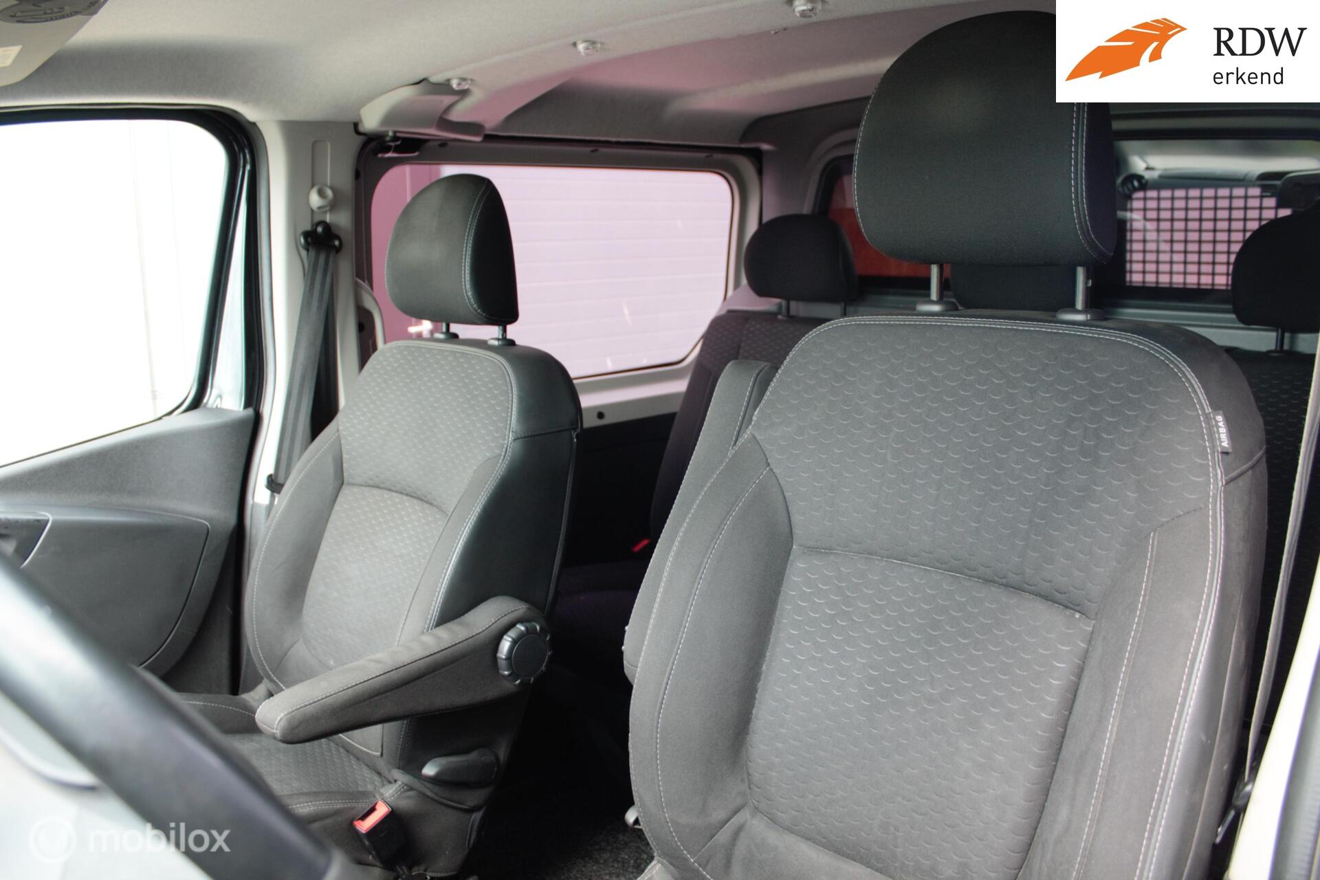 Foto van Opel Vivaro-b
