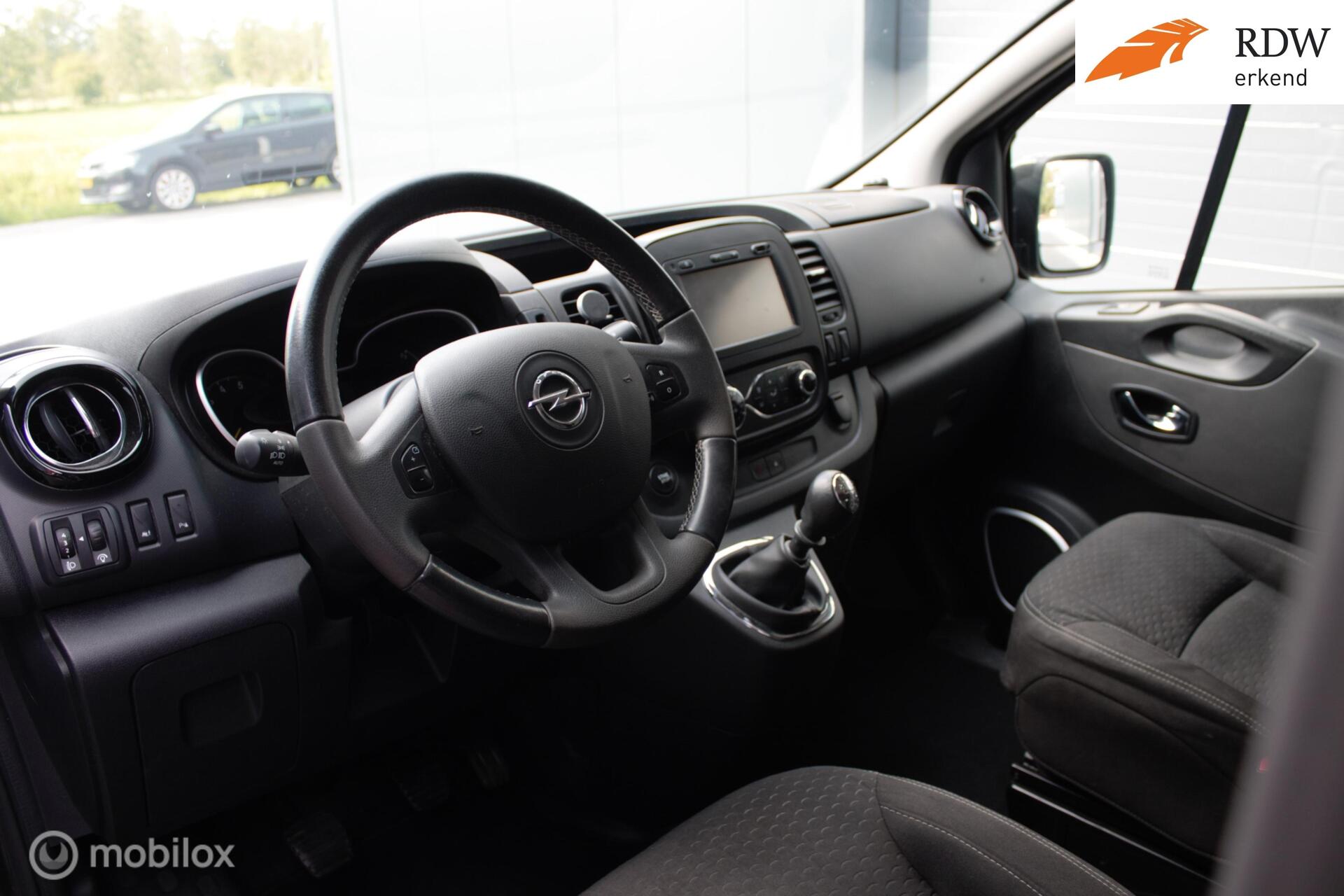Foto van Opel Vivaro-b