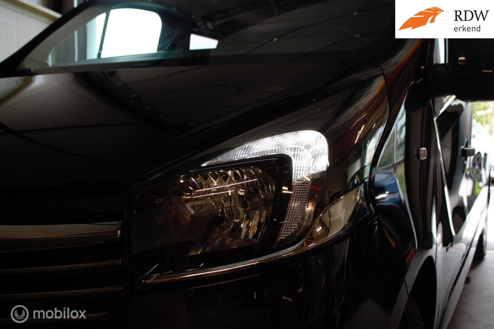 Foto van Opel Vivaro-b