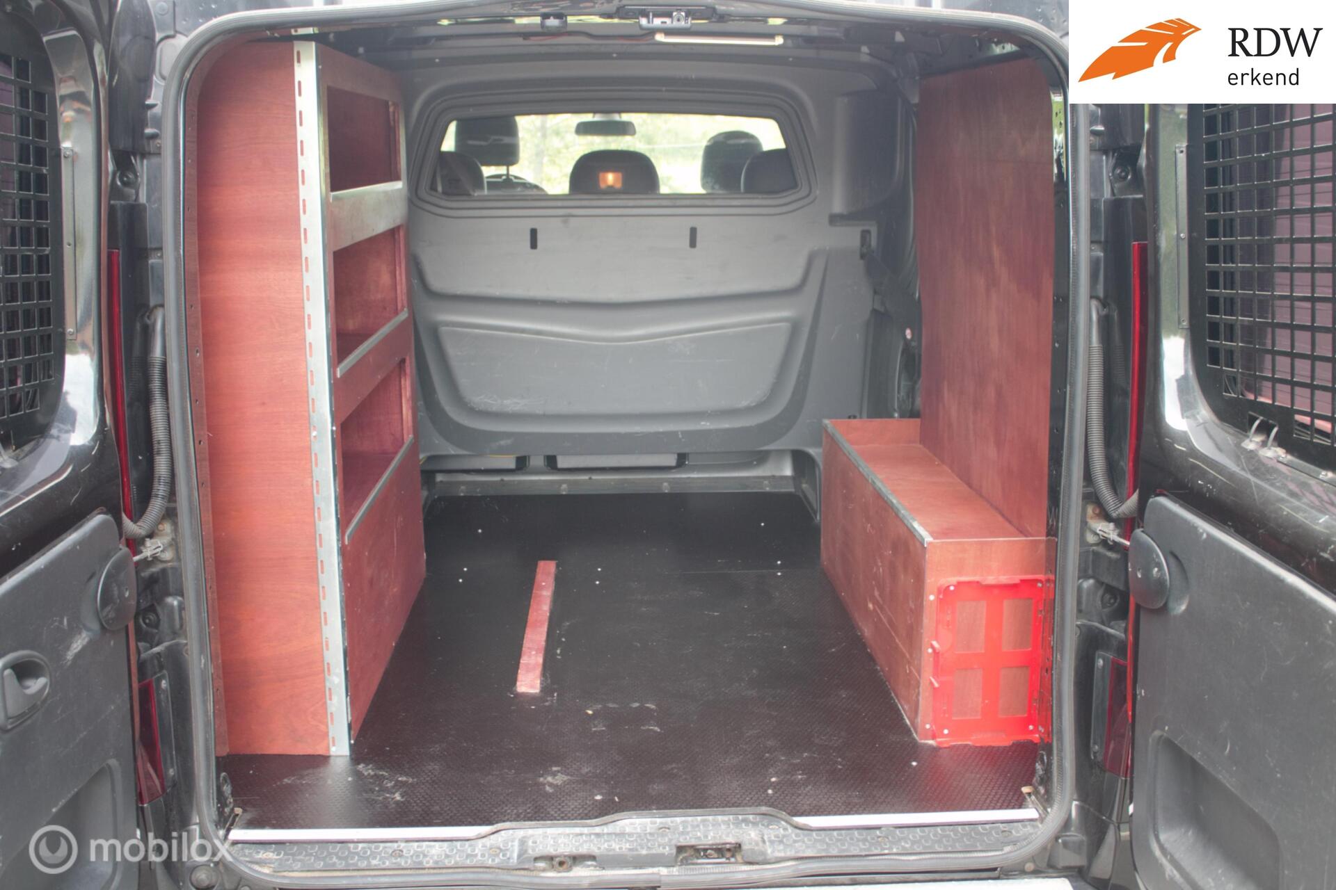 Foto van Opel Vivaro-b