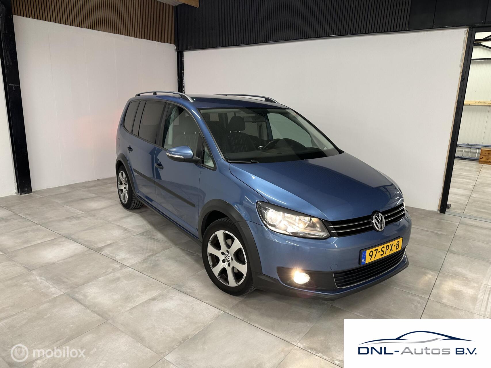 Volkswagen Touran 1.4 TSI Cross VOL NAVI 2011 - voorkant