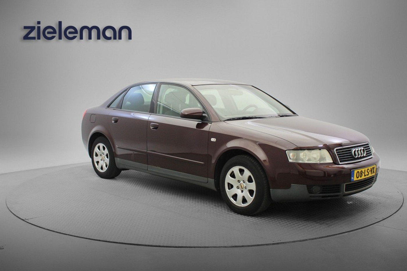 Audi Audi A4 Limousine 2.0 Exclusive - Cruise, Clima, Trekhaak 2003 - voorkant