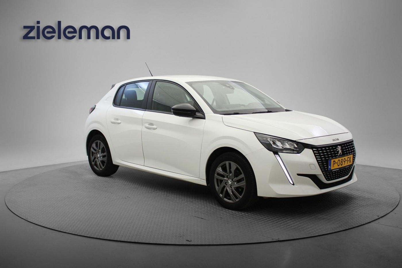 Peugeot 208 1.2 PureTech Active - Carplay, Navi, Cruise 2022 - voorkant