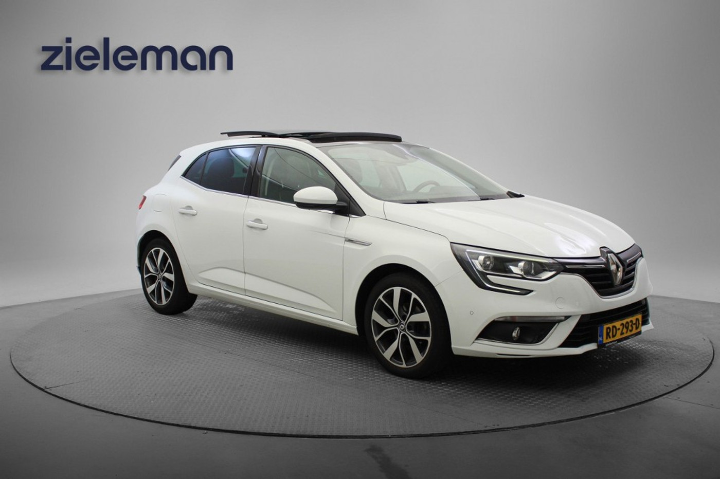 Renault Megane 1.2 TCe Bose - Panorama, Carplay, Camera, Keyless, Half Leer, Massage 2017 - voorkant