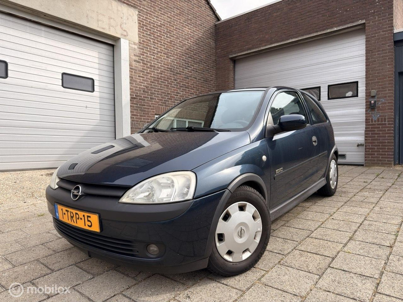 Opel Corsa-c 1.2-16V Elegance intro 2001 - voorkant