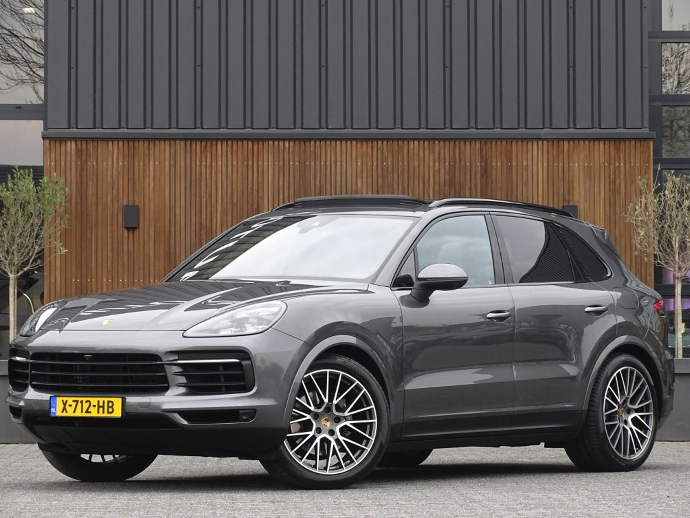 Foto van PORSCHE CAYENNE E-HYBRID