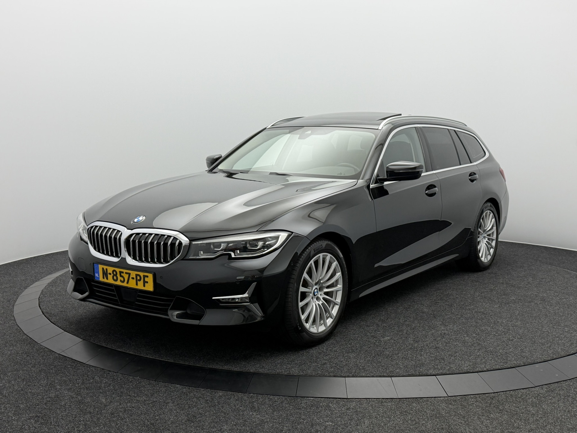 BMW 320d 320d 190PK High Executive | Panoramadak | Camera | Leer | Carplay&Android | Sfeerverlichting 2020 - voorkant