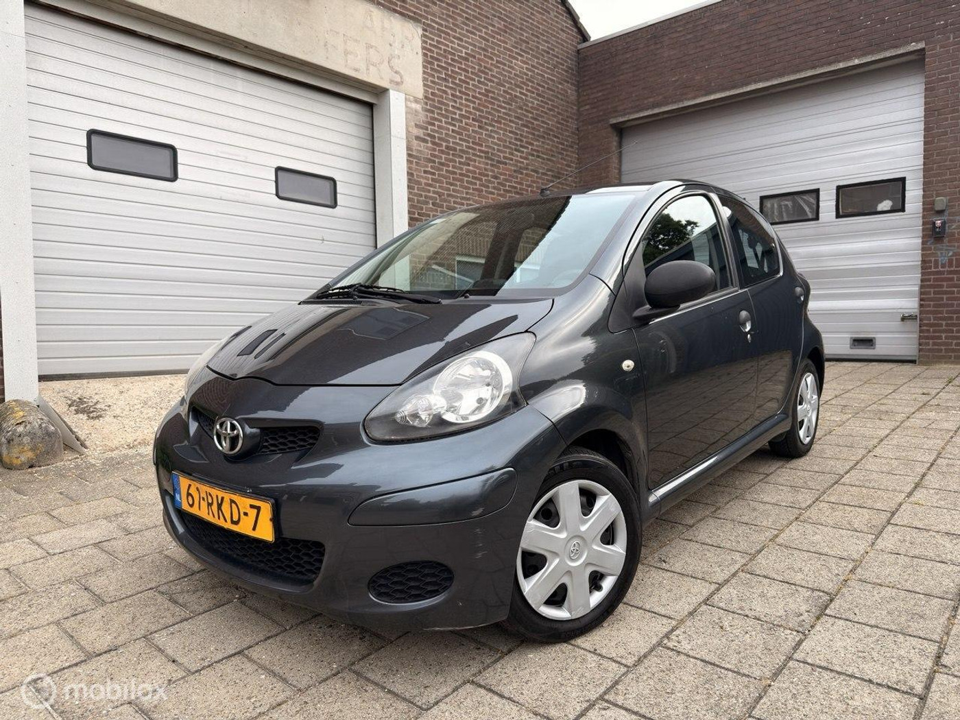 Toyota Toyota Aygo 1.0-12V Comfort Navigator 2011 - voorkant