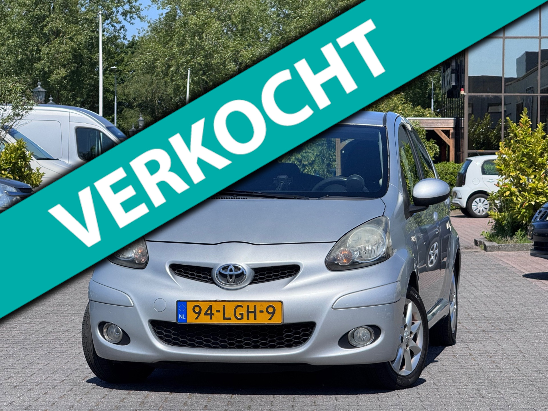 Toyota Toyota Aygo 1.0-12V Comfort | Automaat | Airco | NW MOTOR | APK 08-11-2026 | Elektrische ramen | Toerenteller | LM 2010 - voorkant