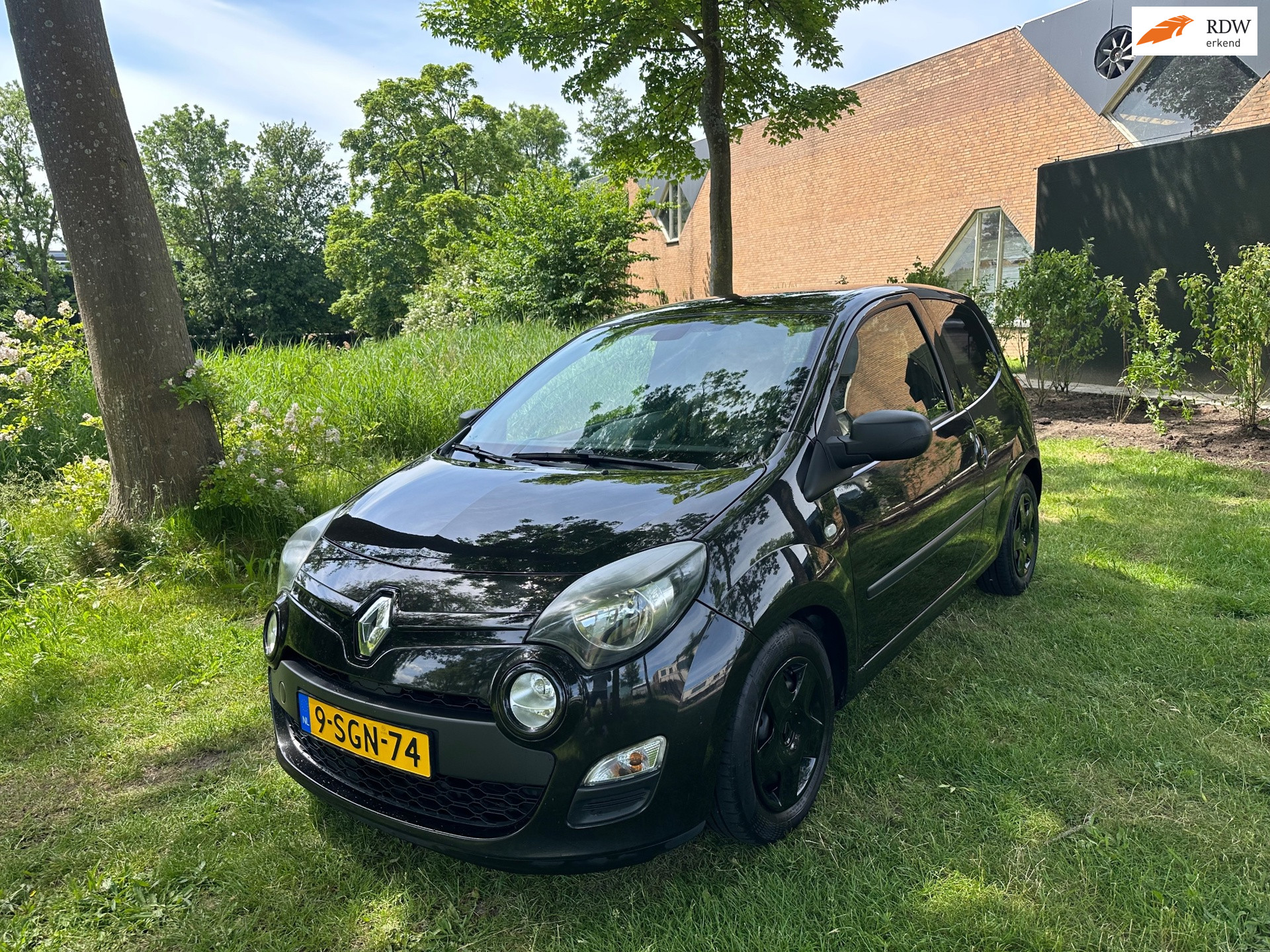 Renault Twingo 1.2 16V Parisienne Airco Cruise NAP 2013 - voorkant