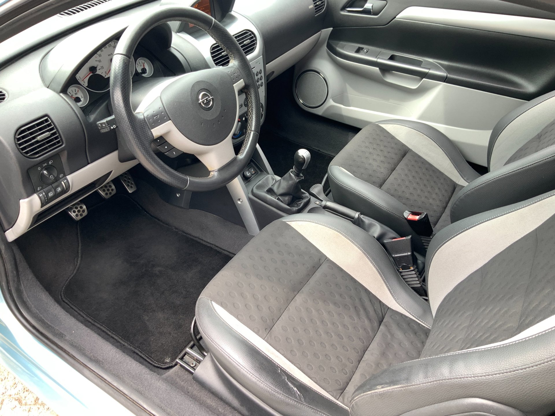 Foto van Opel Tigra