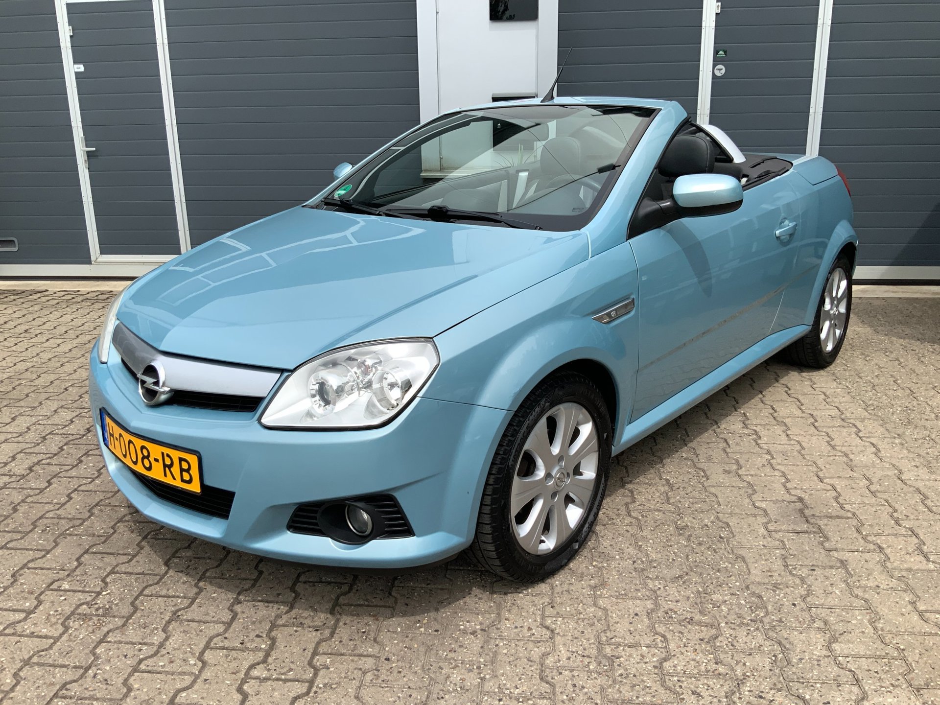 Opel Tigra 1.4-16V Rhythm Airco APK 6-2027 2009 - voorkant