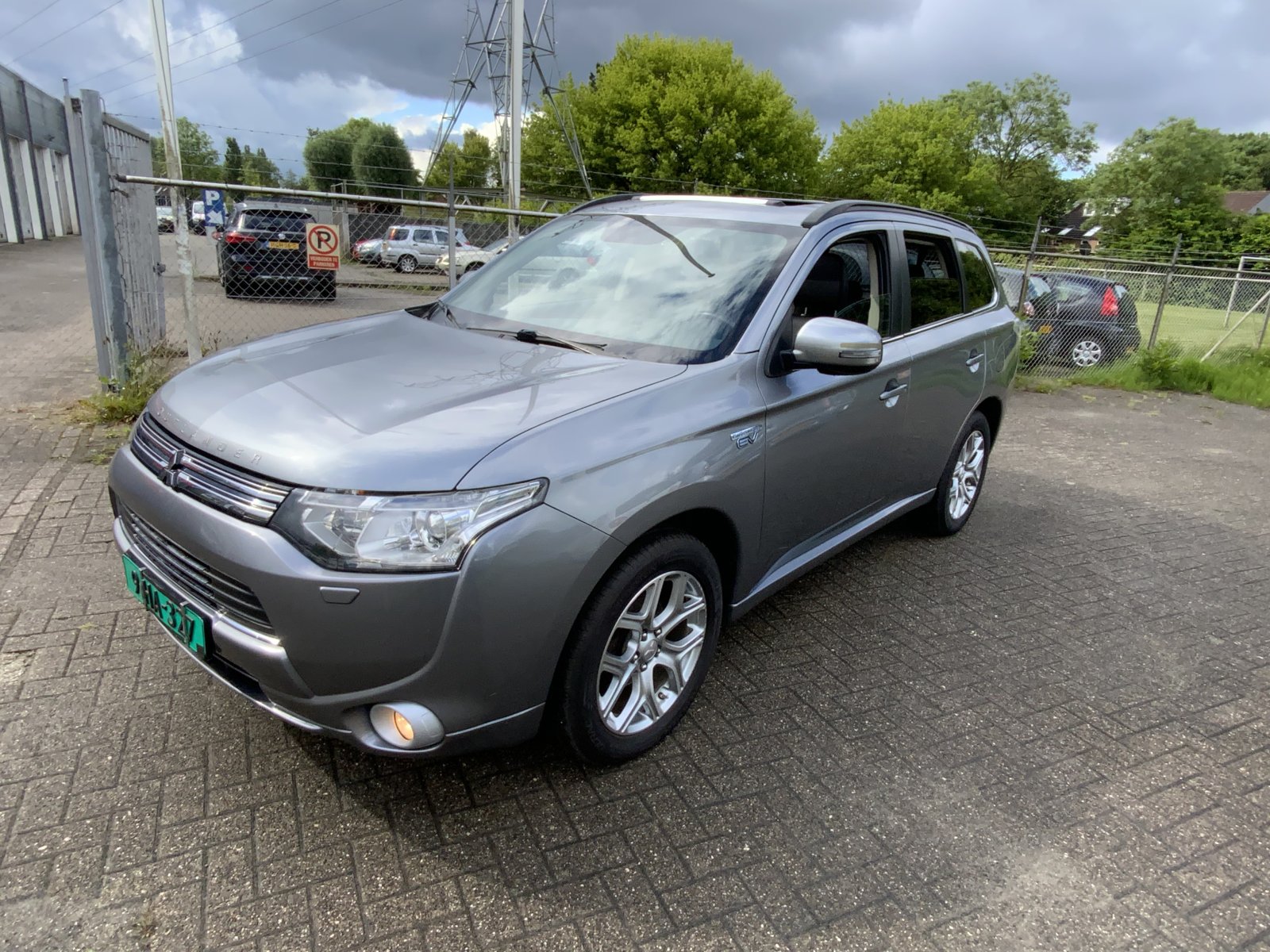 Mitsubishi Outlander 2.0 PHEV Instyle+ 2015 - voorkant