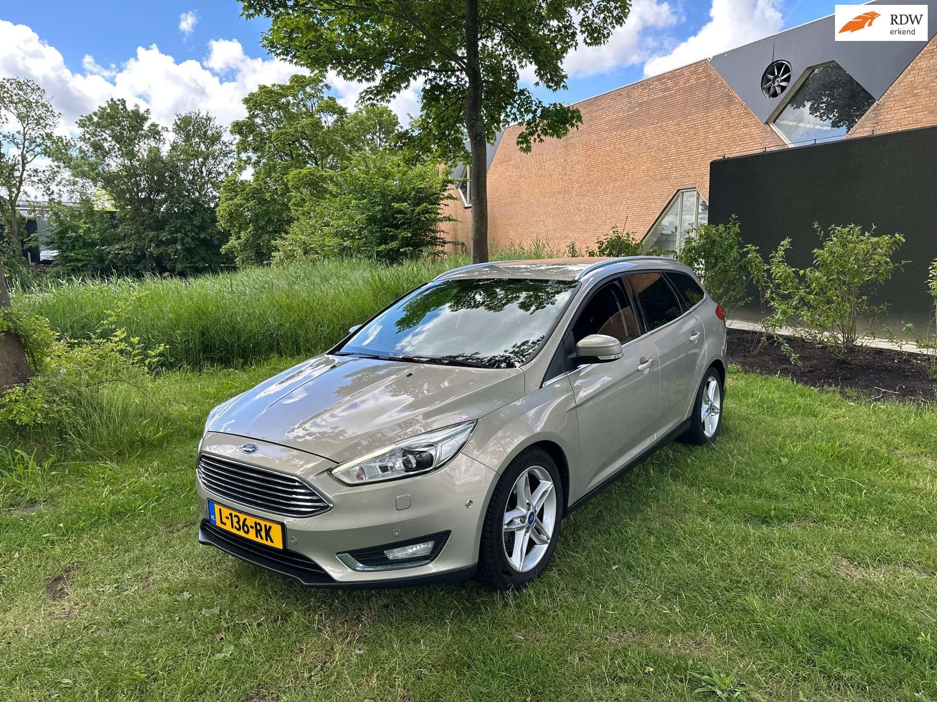 Ford Focus 1.5 Titanium Edition Airco Camera Full OPTION!!! 2015 - voorkant