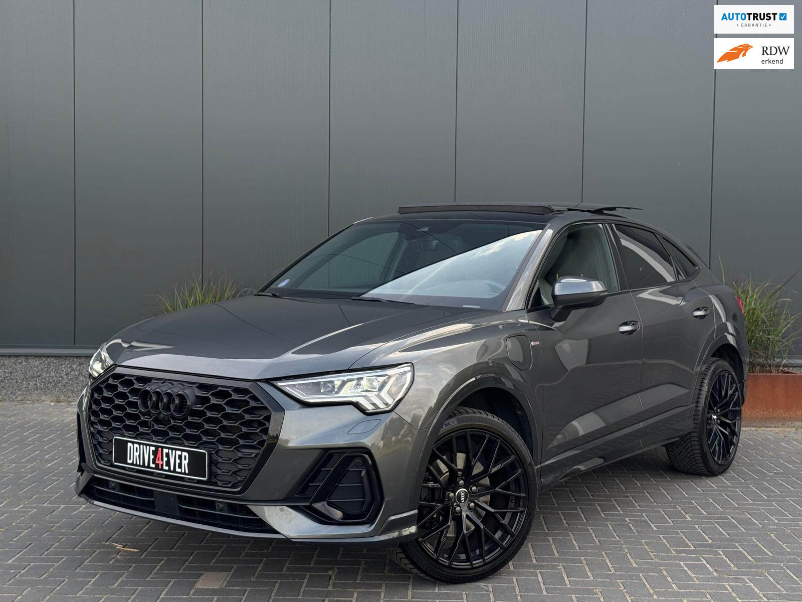 Audi Q3 Sportback E-tron 45 TFSI e 3x S Line PANO | NAVI | LEDER | SPORTVELGEN | CAMERA 2022 - voorkant