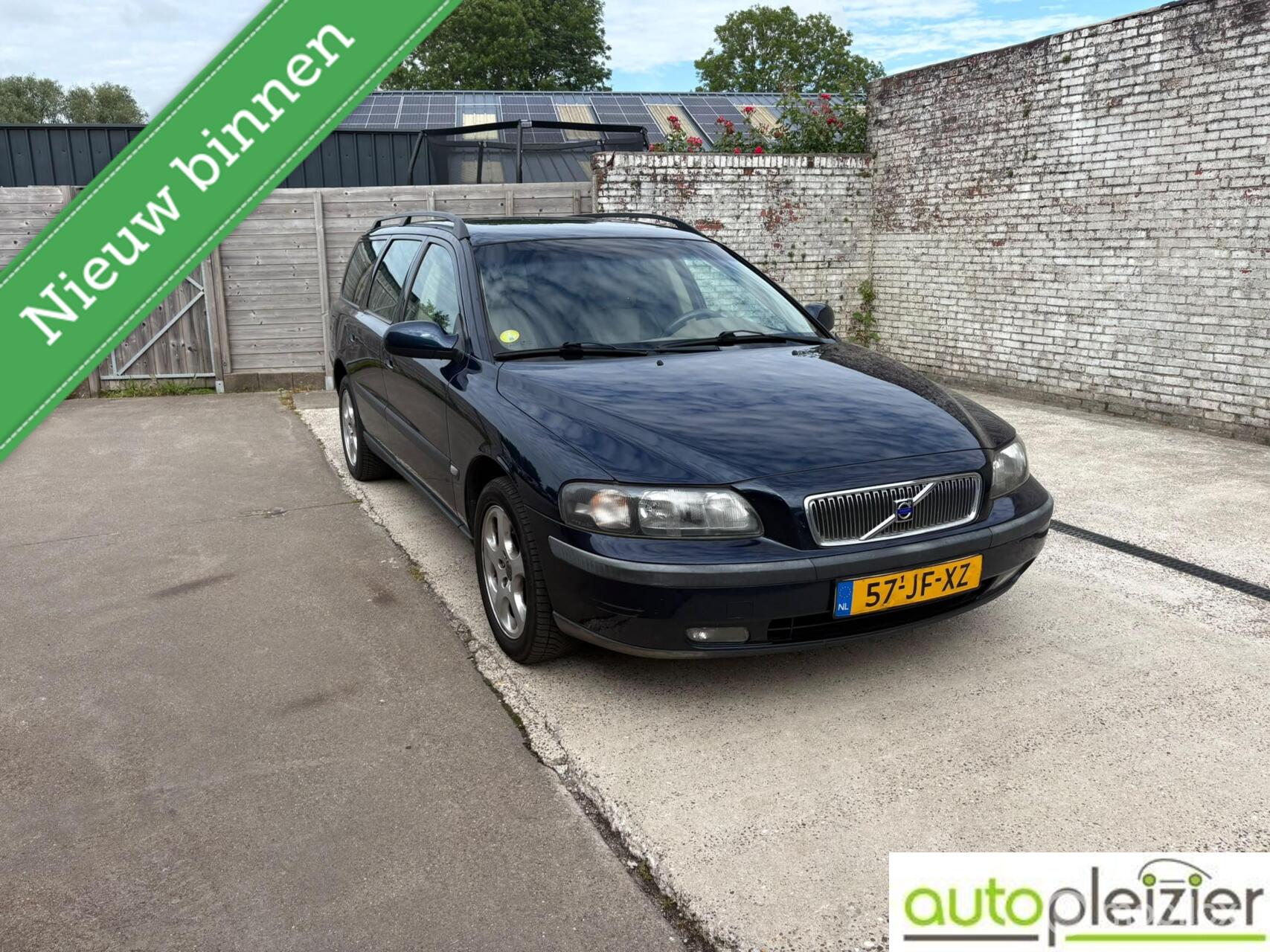 Volvo V70 2.4 Comfort Line, airco, trekhaak, automaat 2002 - voorkant