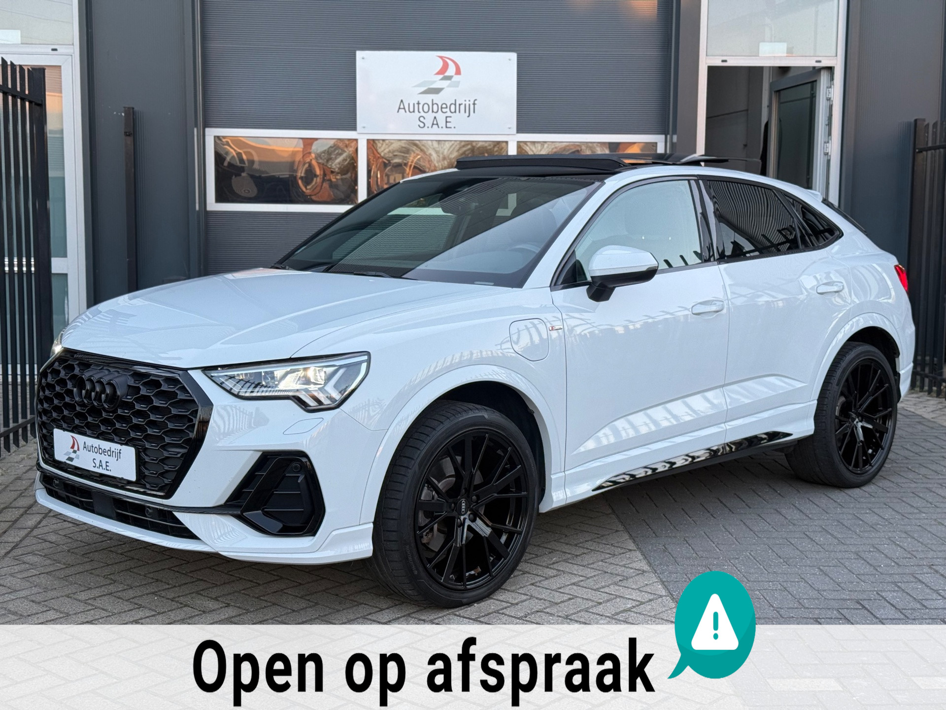Audi Q3 Sportback 45 TFSI e 3x S-Line MATRIX PANO SFEER TREKHAAK KEYLESS 2021 - voorkant