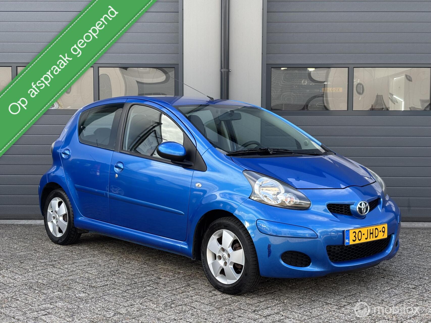 Toyota Toyota Aygo 1.0-12V Dynamic Blue Uitvoering // 5Drs 2009 - voorkant
