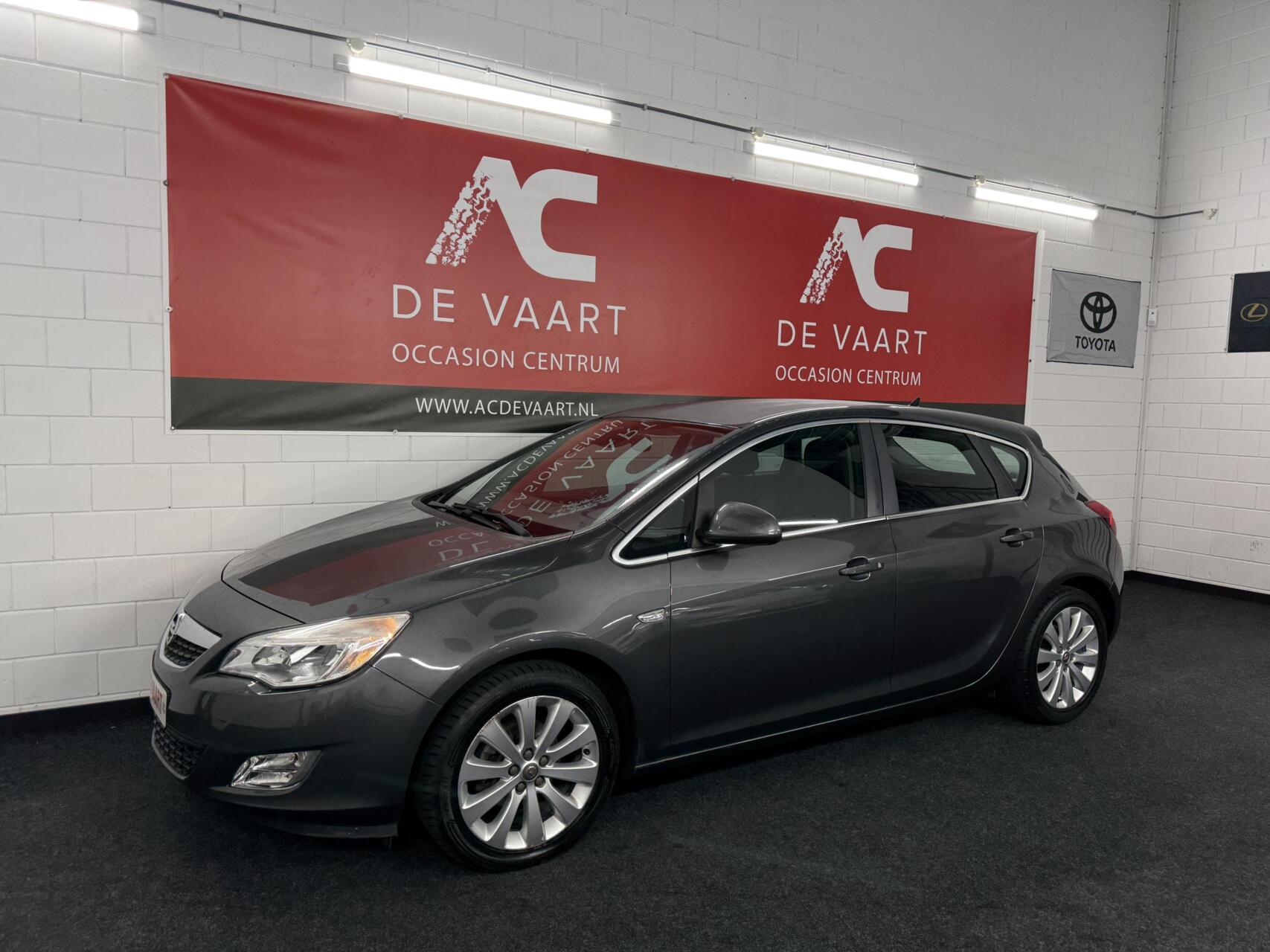 Opel Astra 1.4 Turbo Cosmo - VERKOCHT! 2011 - voorkant