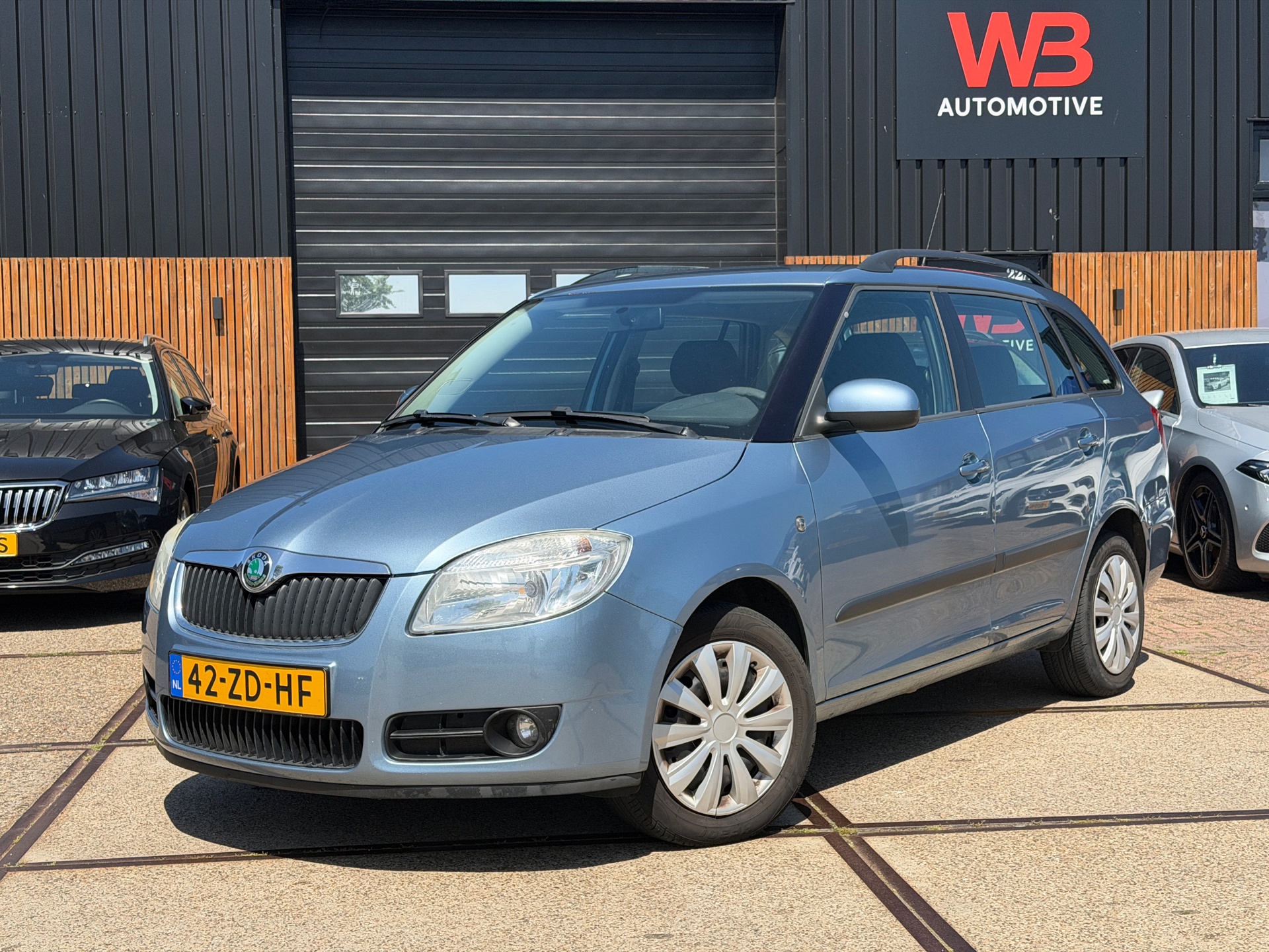 Skoda Fabia 1.6-16V Ambiente 2008 - voorkant