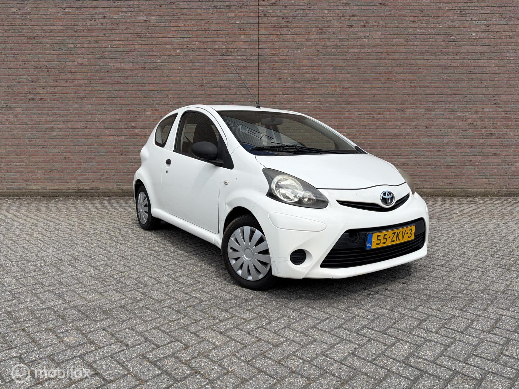 Toyota Toyota Aygo 1.0 VVT-i Access NAP / APK 2012 - voorkant