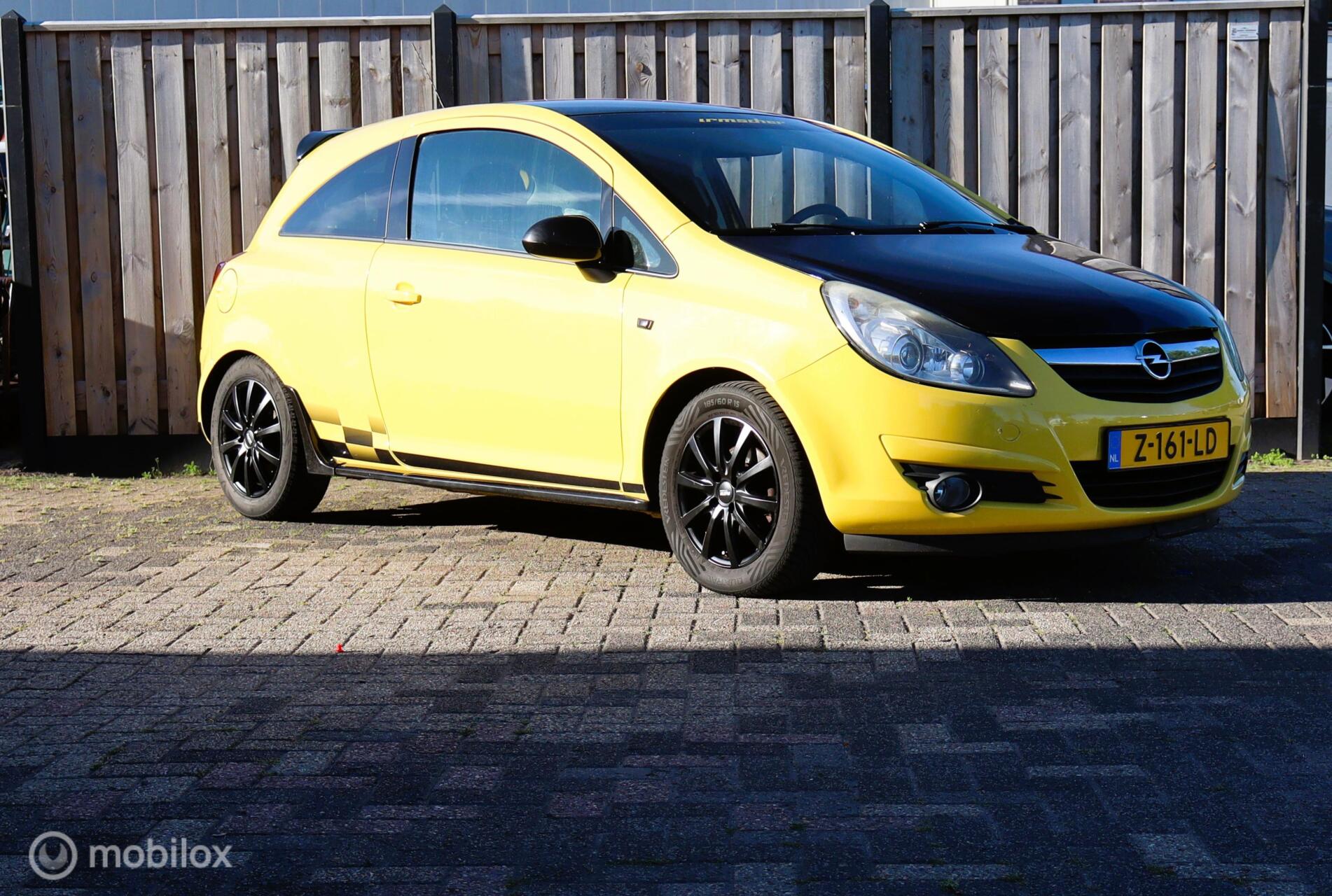 Opel Corsa 1.4-16V Color Race Edition Airco/Nieuwe APK 2010 - voorkant
