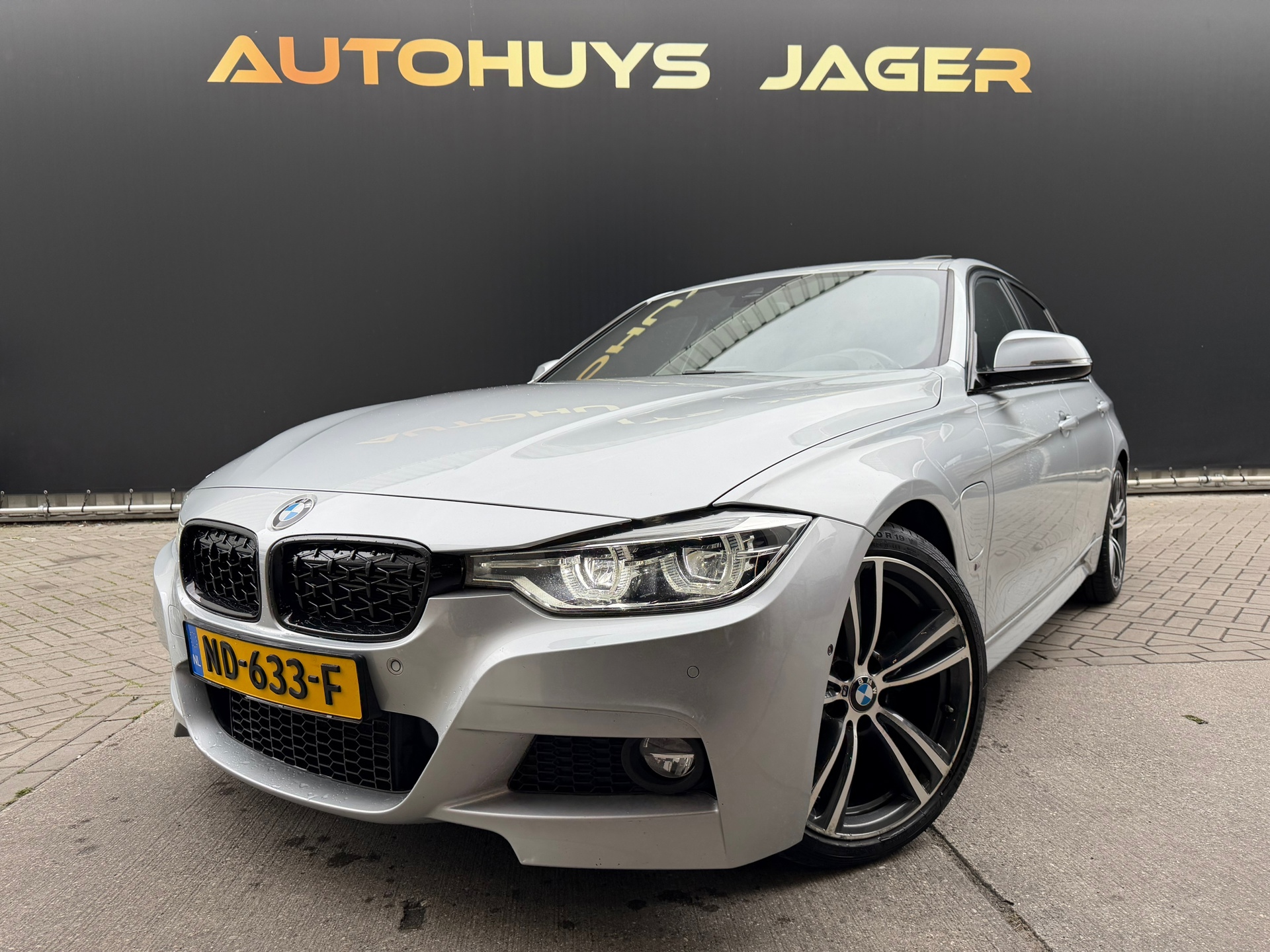 Foto van BMW 330E IPERFORMANCE