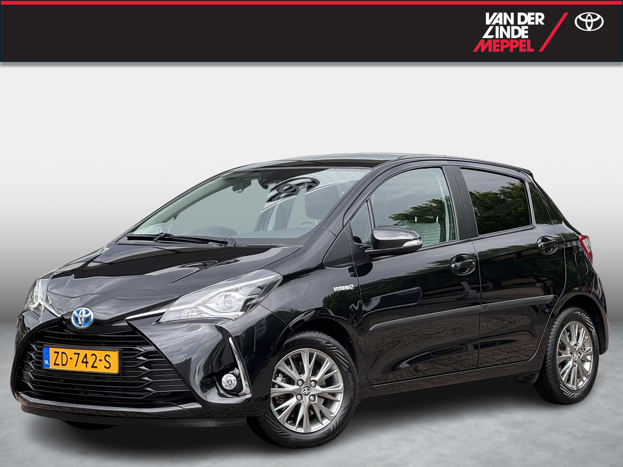 Toyota Toyota Yaris Hybrid 1.5 Hybrid Dynamic Navi Spoiler Cruise 2019 - voorkant