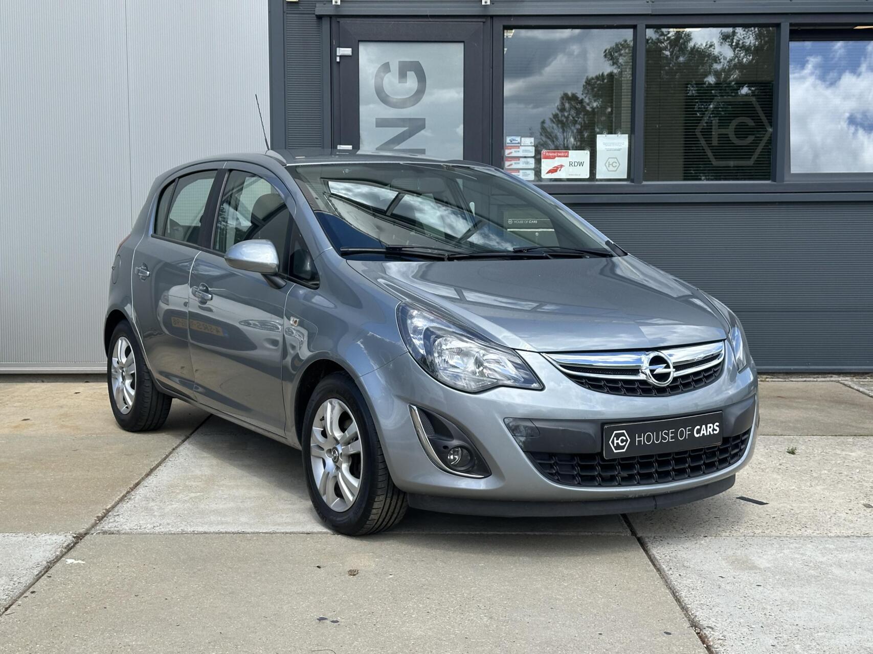 Opel Corsa 1.4-16V Berlin 2013 - voorkant