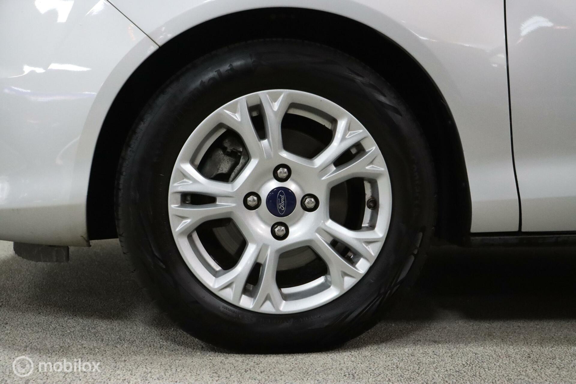 Foto van Ford B-max