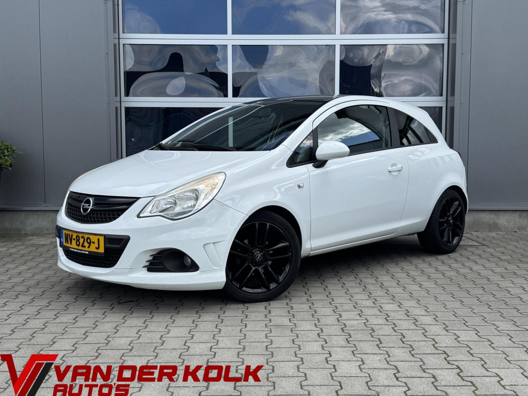 Opel Corsa 1.4-16V 2011 - voorkant