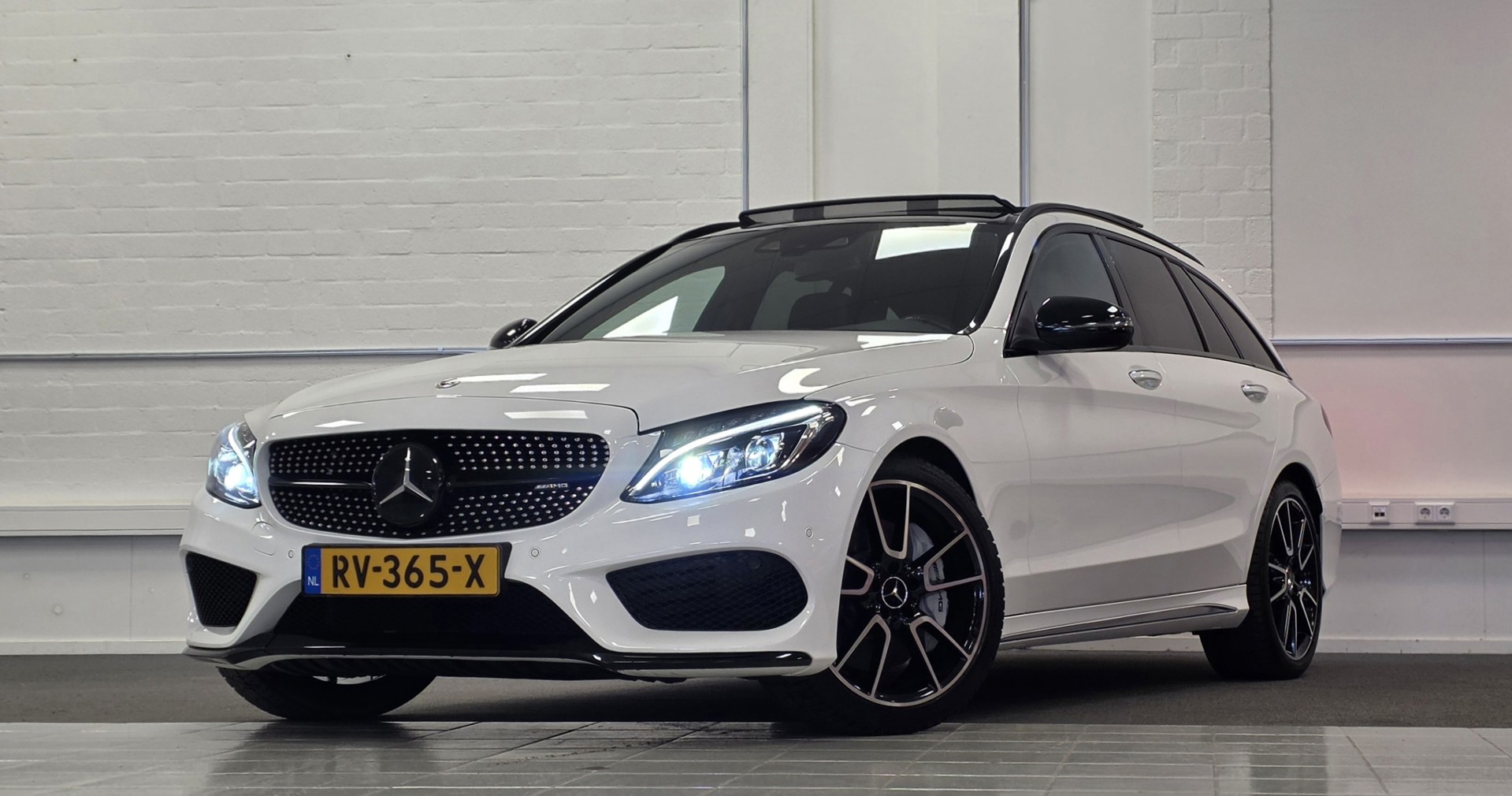 Foto van MERCEDES-BENZ AMG C 43