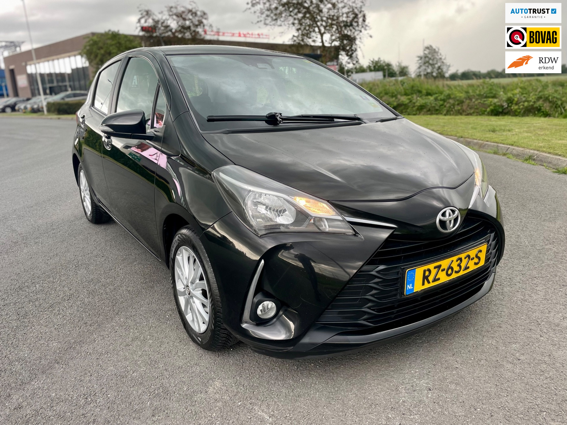 Toyota Toyota Yaris 1.0 VVT-i Aspiration, 5drs, Airco, Bluetooth, Carplay, Elektr ramen, Lmv, Goed oh! 2017 - voorkant