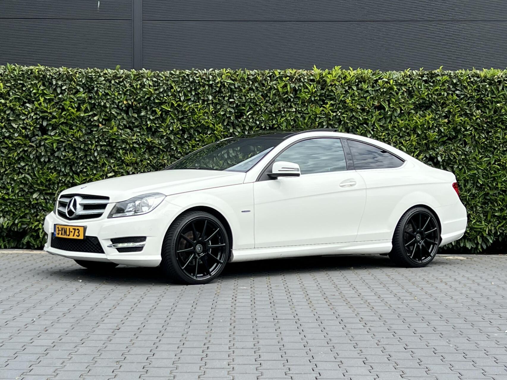 Mercedes-Benz C 180 180 Edition 1 AMG PAKKET, FACELIFT, PANORAMADAK, H/K SOUND, CRUISE CONTROL, CLIMATE CONTROL, STOELVERWARMING, PDC, LICHTMETAAL 19" 2012 - voorkant