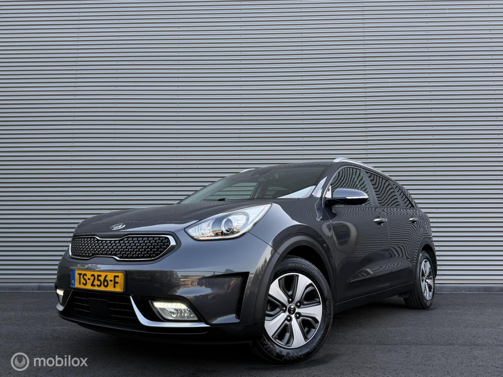 Kia Niro 1.6 GDi Hybrid BusinessLine | Leer | Keyless |Camera | Carplay | Stoelverwarming | ACC | Vol opties! 2018 - voorkant