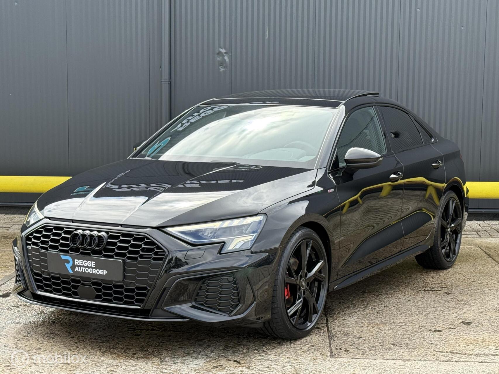 Audi A3 Limousine 35 TFSI S-Line PANORAMADAK | AUTOMAAT 2022 - voorkant