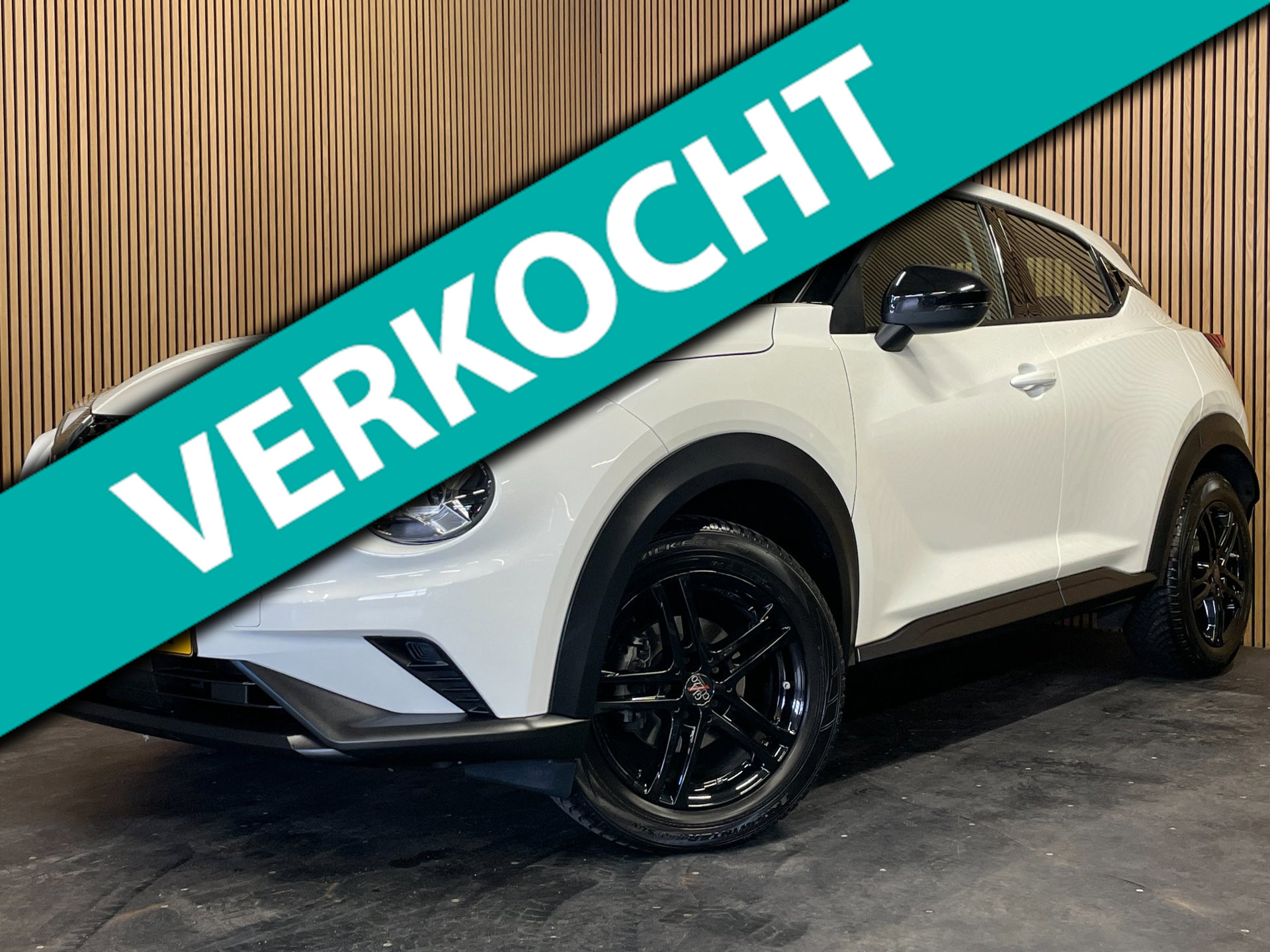 Nissan Juke 1.0 DIG-T Acenta|AUTOMAAT|BLACK/WHITE EDITION|STOELVERWARMING|APPLE CARPLAY|CAMERA|CLIMATE,CRUISE CONTROL|LANE|PDC-A| 2023 - voorkant