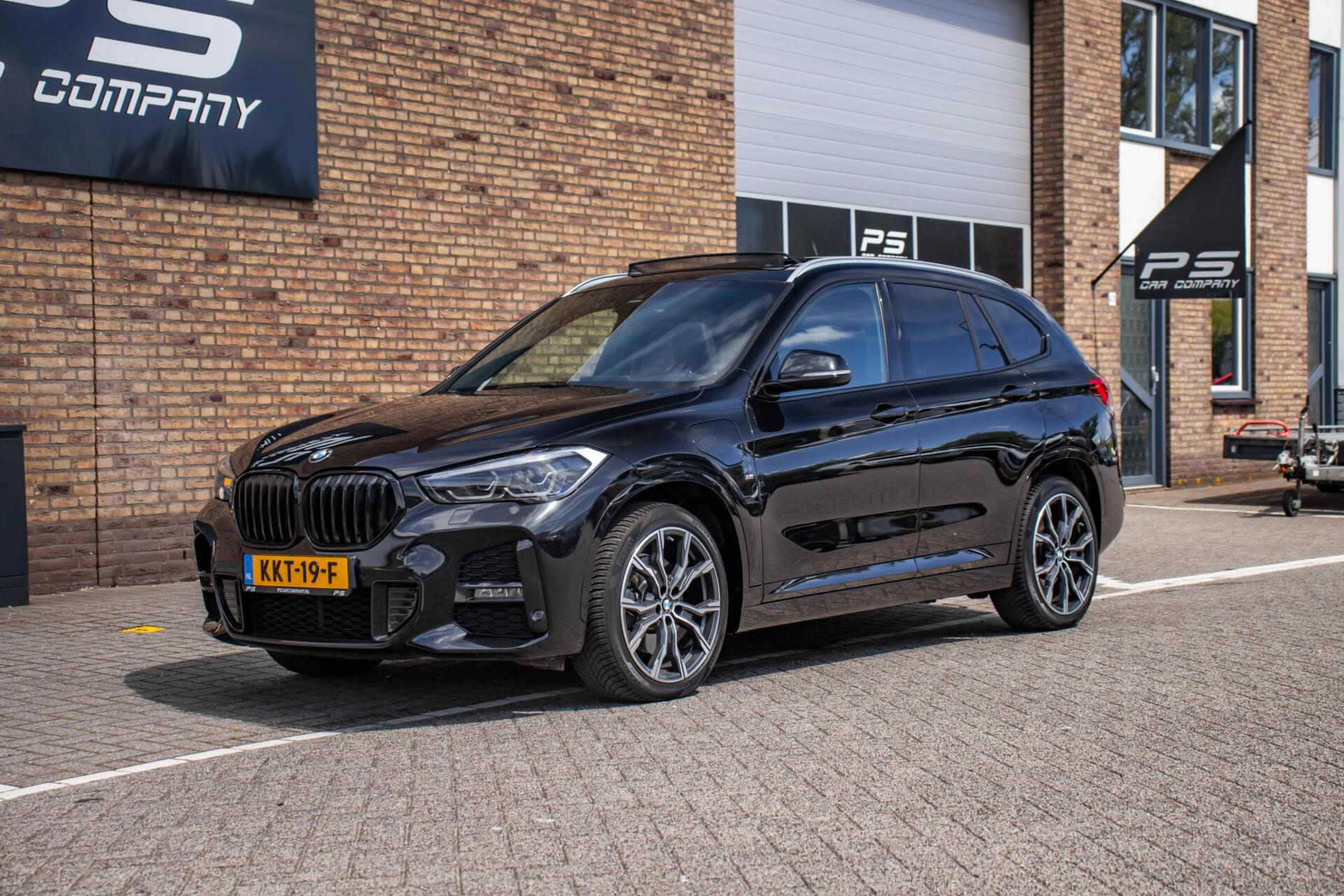Foto van BMW X1 Xdrive25e