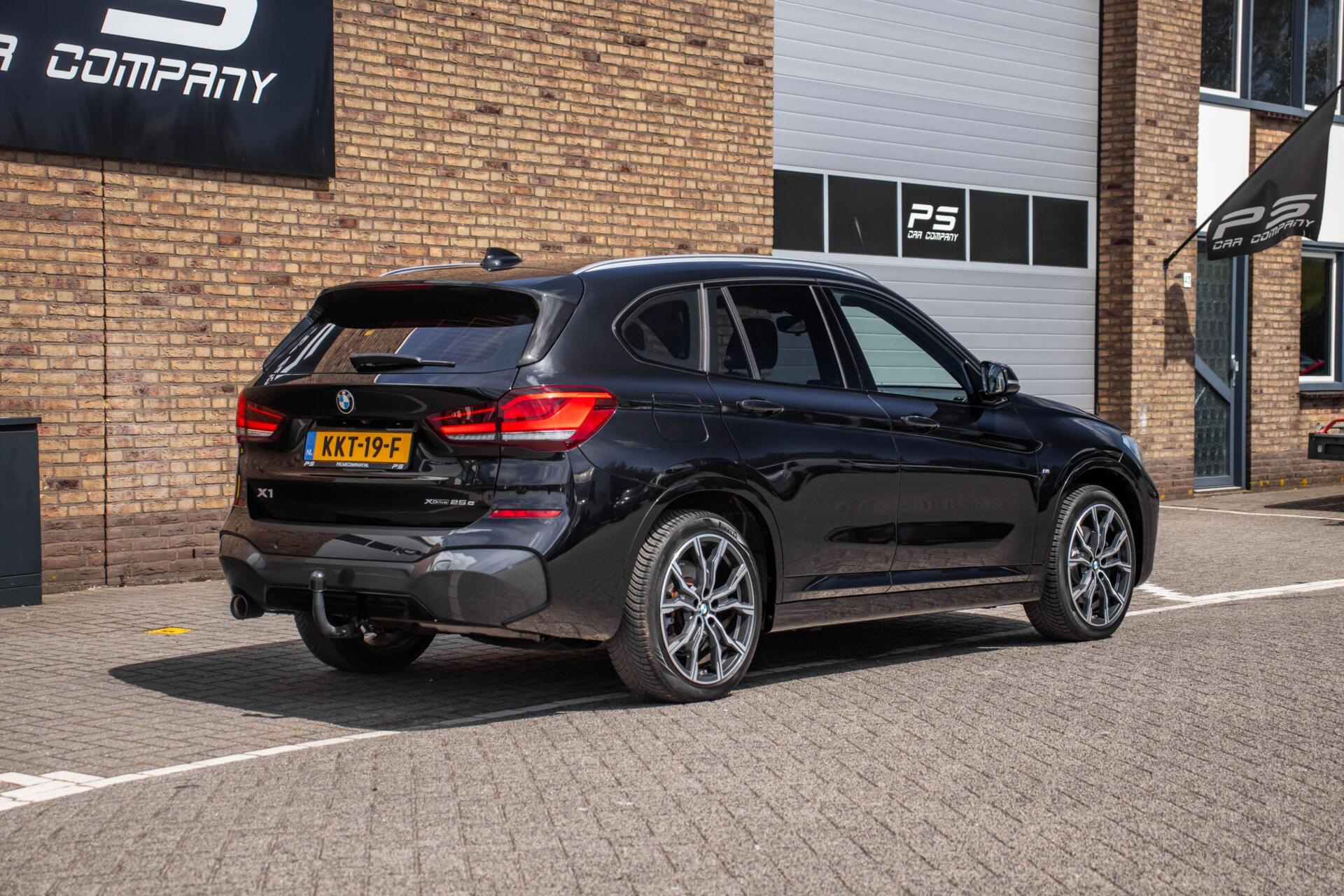 Foto van BMW X1 Xdrive25e