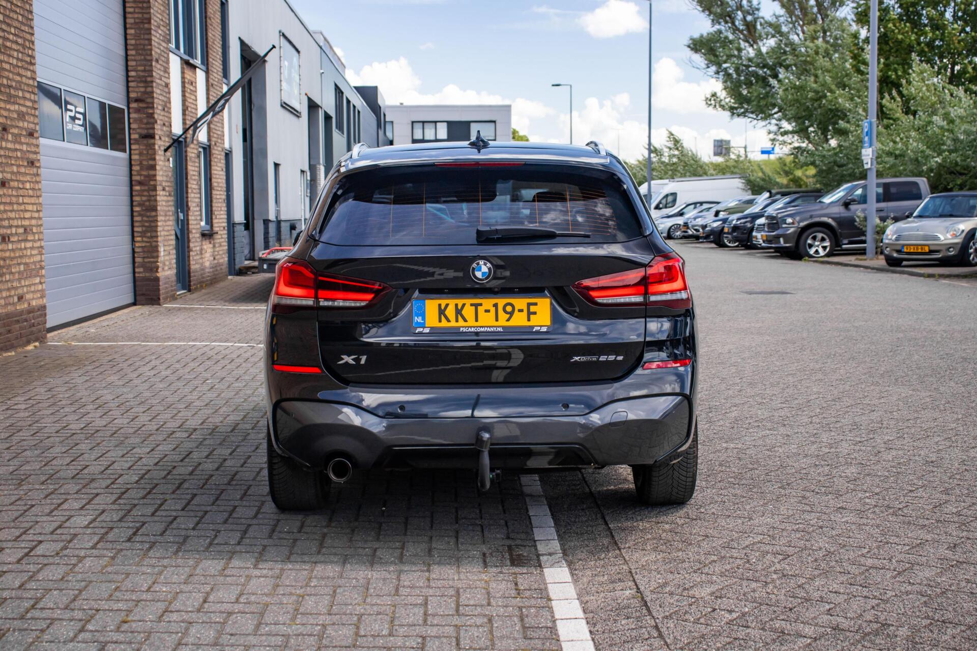 Foto van BMW X1 Xdrive25e