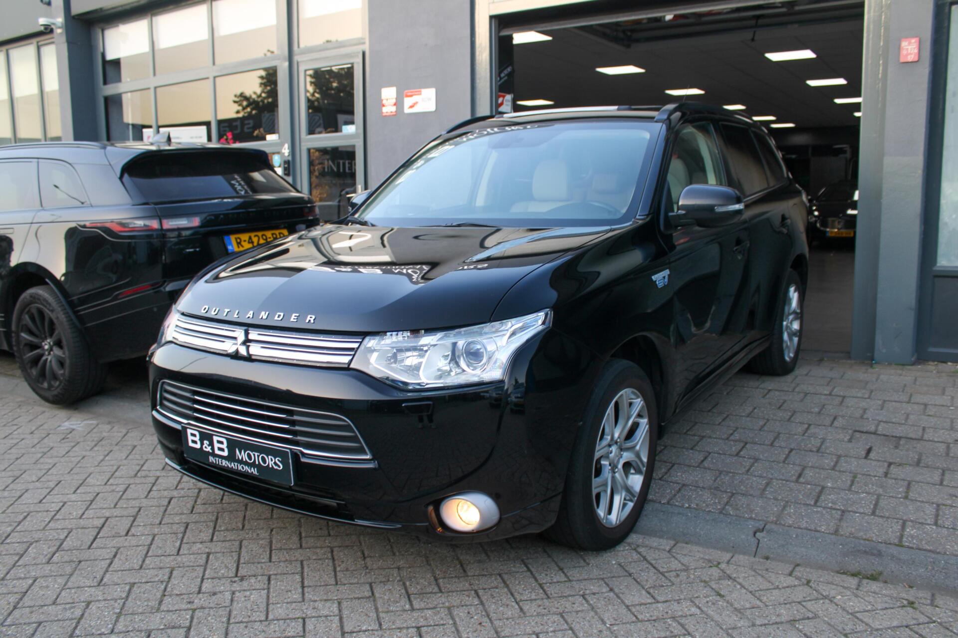 Mitsubishi Outlander 2.0 PHEV Instyle+ 2013 - voorkant
