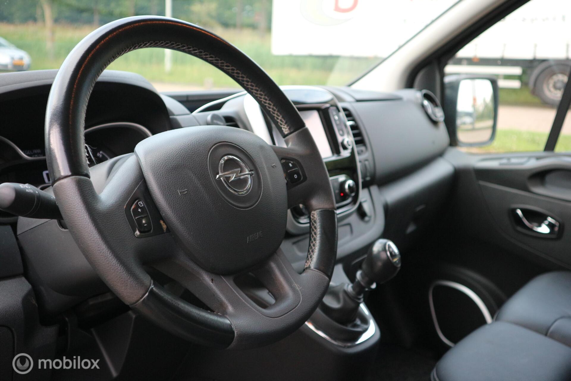 Foto van Opel Vivaro-b