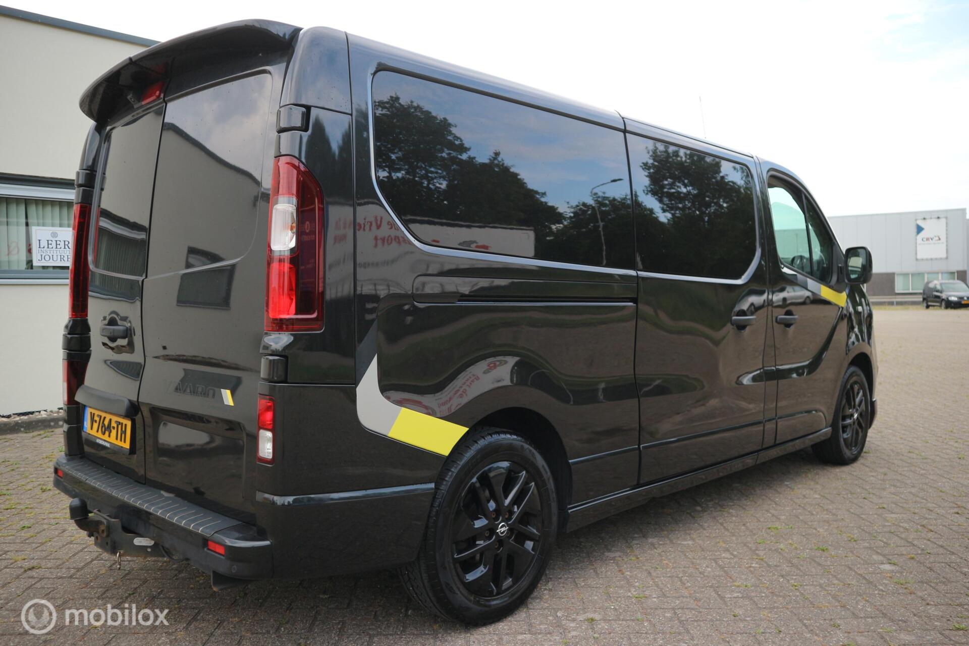 Foto van Opel Vivaro-b