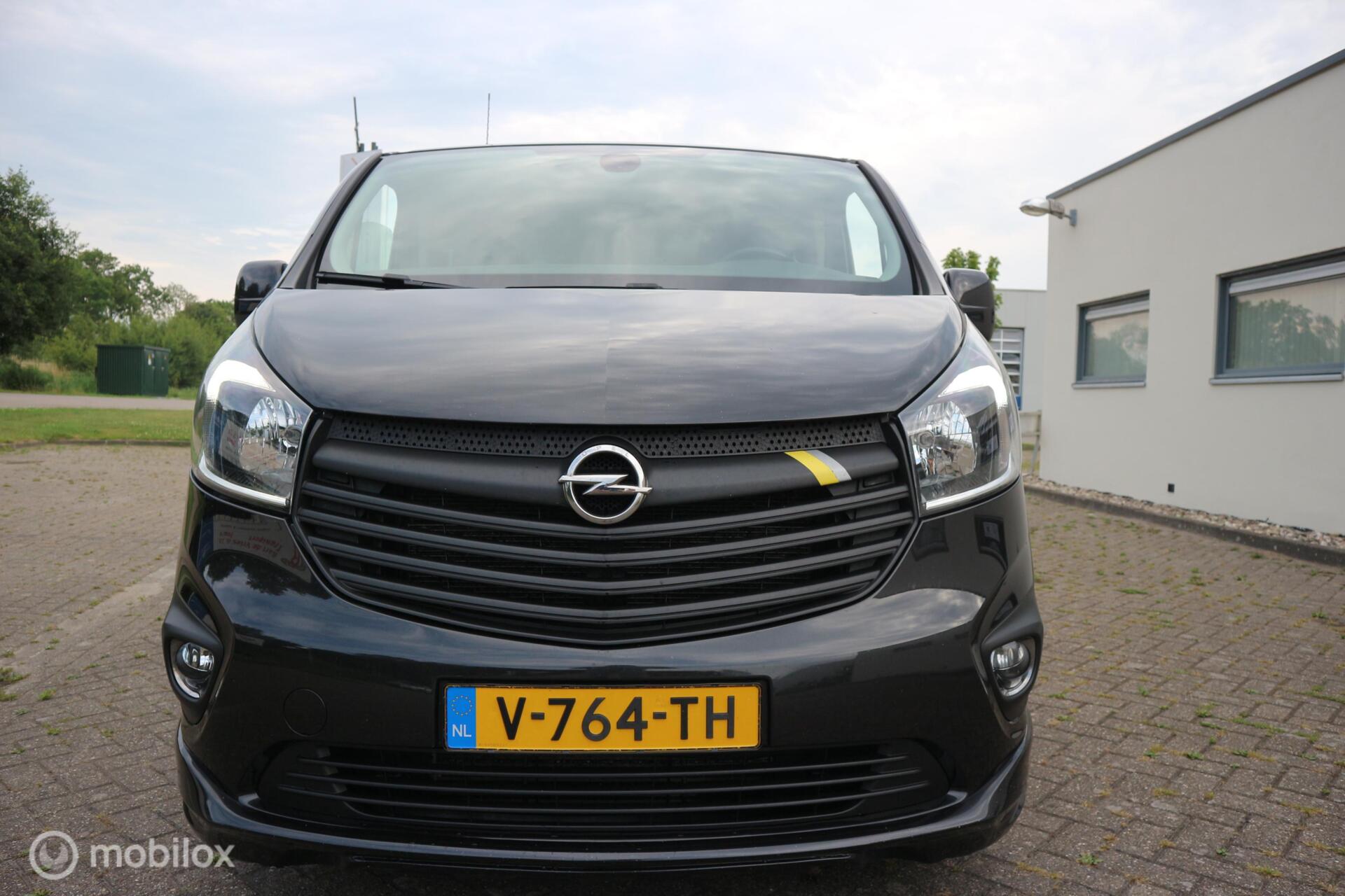 Foto van Opel Vivaro-b