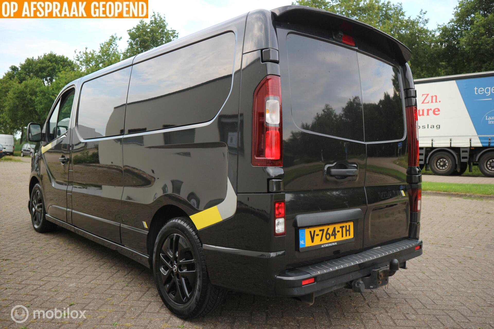 Foto van Opel Vivaro-b